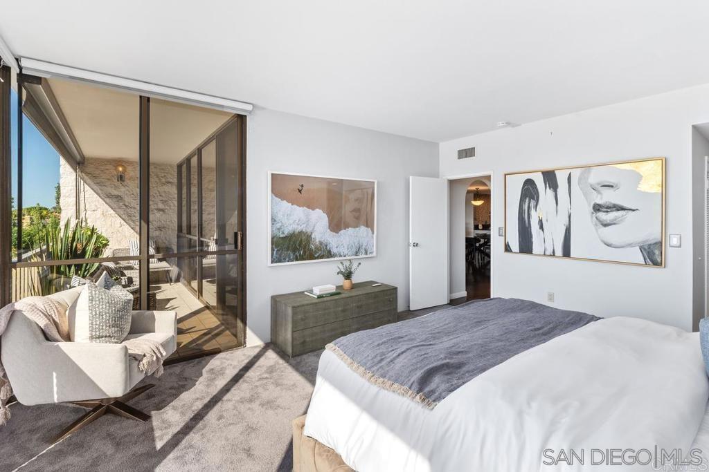 Building Photo - 2500 Torrey Pines Rd