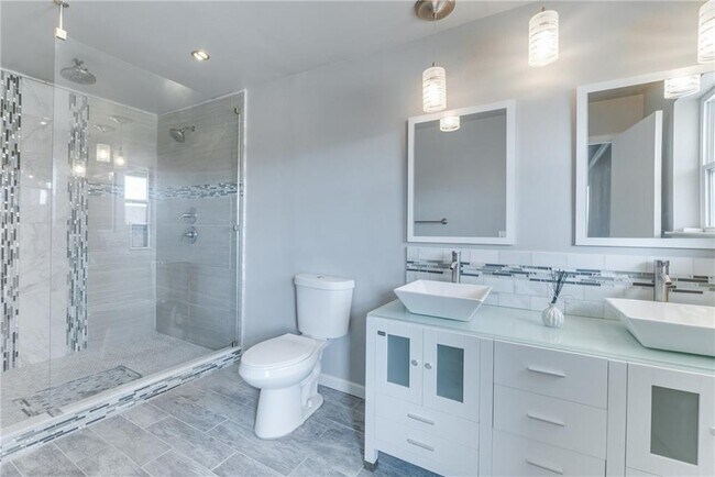 Building Photo - Luxury Living in Quail Creek!!