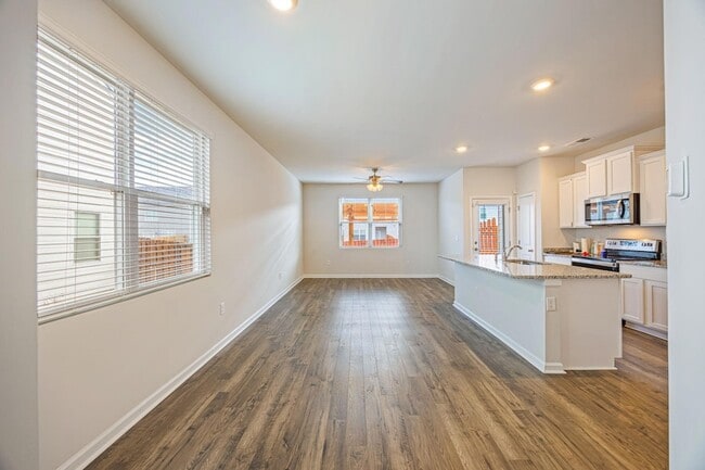 Building Photo - 5438 Thrasher Ln