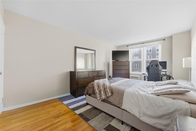 Building Photo - 21 Fairview Ave