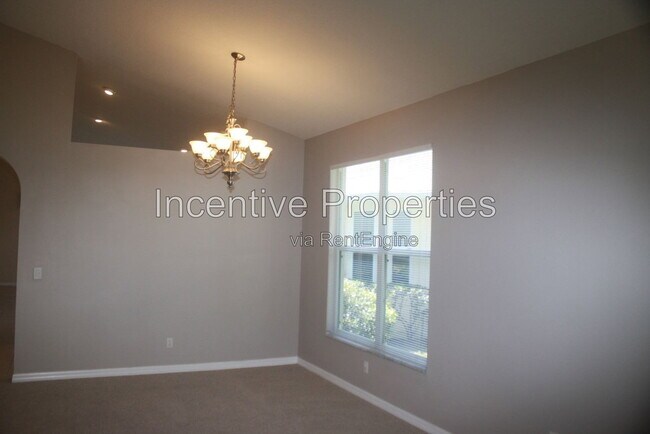 Building Photo - 817 Lakeworth Cir