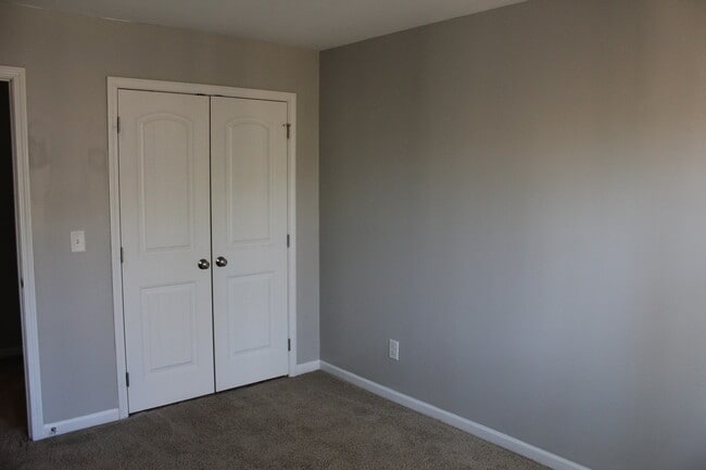 Double Closet - 4822 Landover Bluff Way