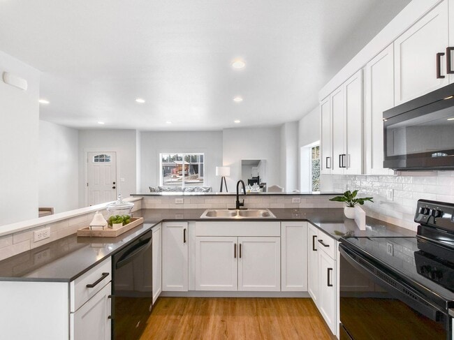 Building Photo - b2082