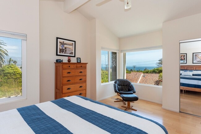 Building Photo - Fully Furnished Vacation Rental on the Mesa with Ocean Views! (Available 7/7/26- 11/30/26)