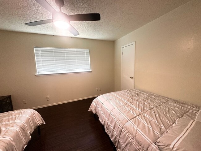 Building Photo - 2 Bed 1 Bath in Austin