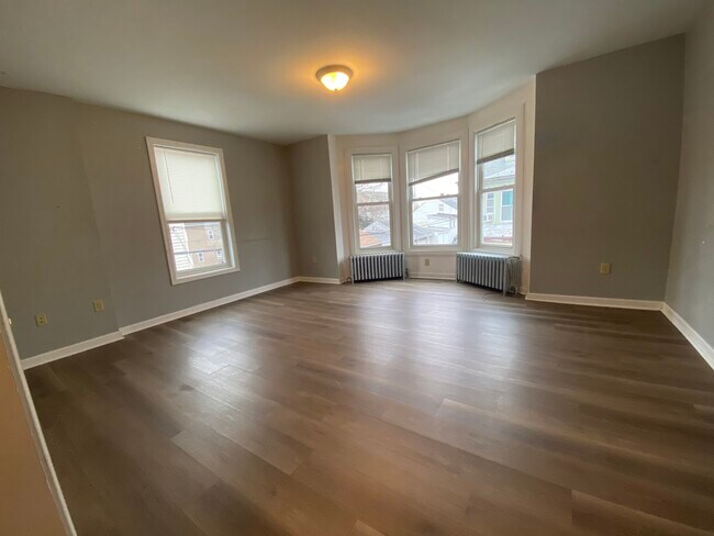 Building Photo - 420 New St
