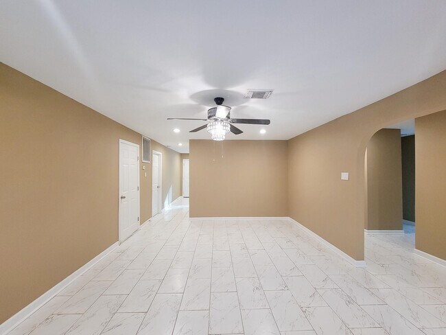 Building Photo - 3539 Kentwood Dr