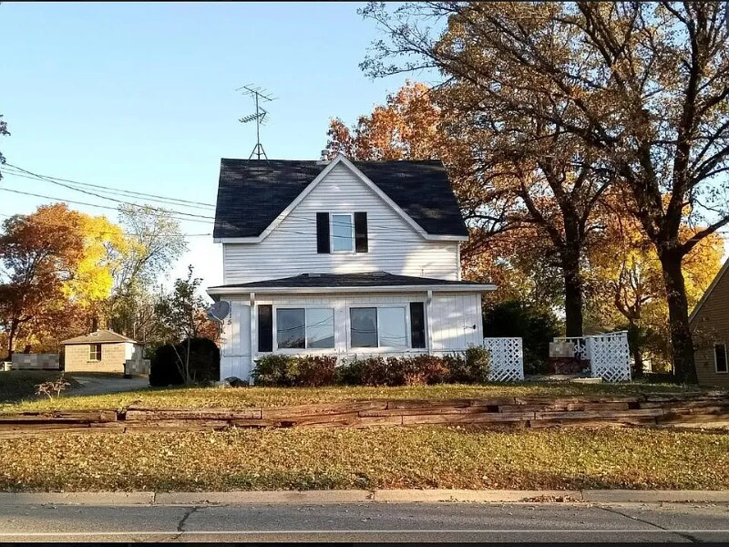 Building Photo - 1115 6th Ave E