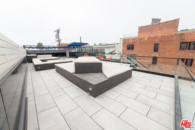 Building Photo - 14 Brooks Ave