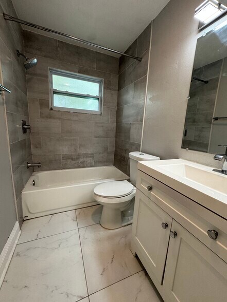 Building Photo - 7917 Lakeshore Dr
