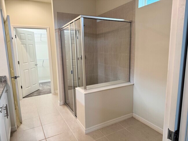 Building Photo - 5110 Levana St