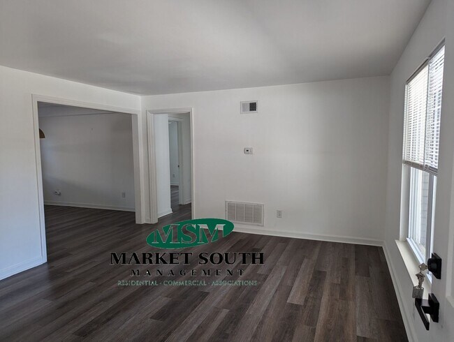Building Photo - 2 W 53rd St