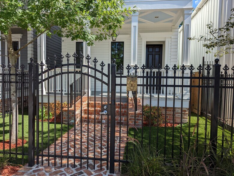 Building Photo - 722 E 29th St