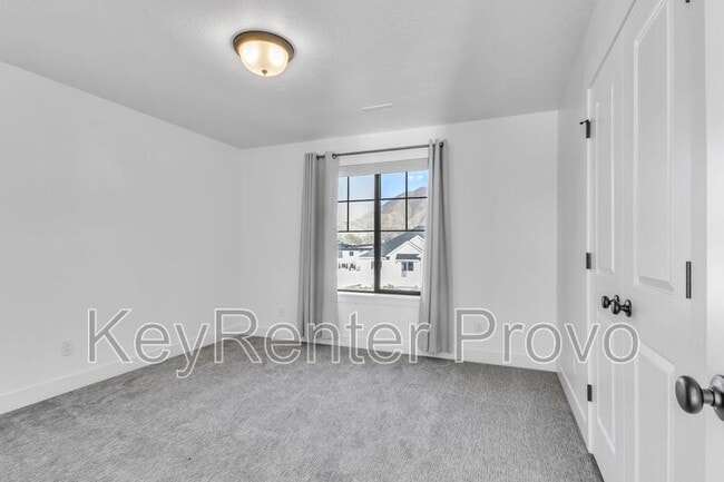 Building Photo - 275 N 600 W