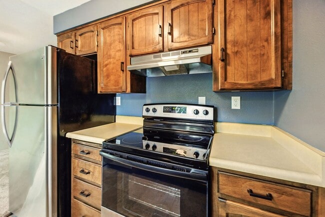 Building Photo - Renovated two bedroom townhouse near downt...