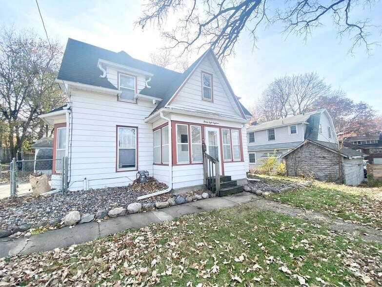 Primary Photo - 3818 University Ave