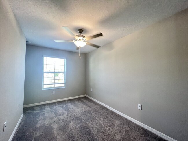 Building Photo - "Charming 3-Bed townhouse with Granite Accents, 2.5 Baths, 1650 Sq Ft – New Flooring and New Paint