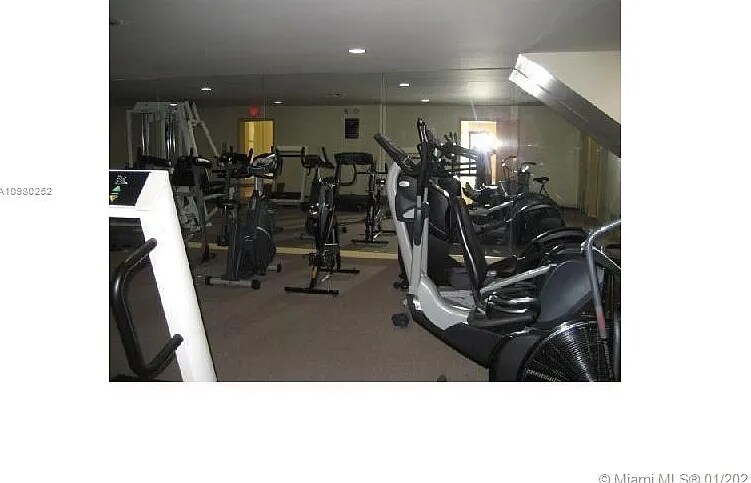 Building Photo - 8830 Fontainebleau Blvd