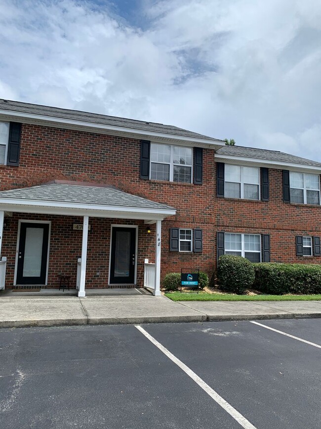 Building Photo - 2 Bedroom 1.5 Bath Townhome in Pleasant Gr...