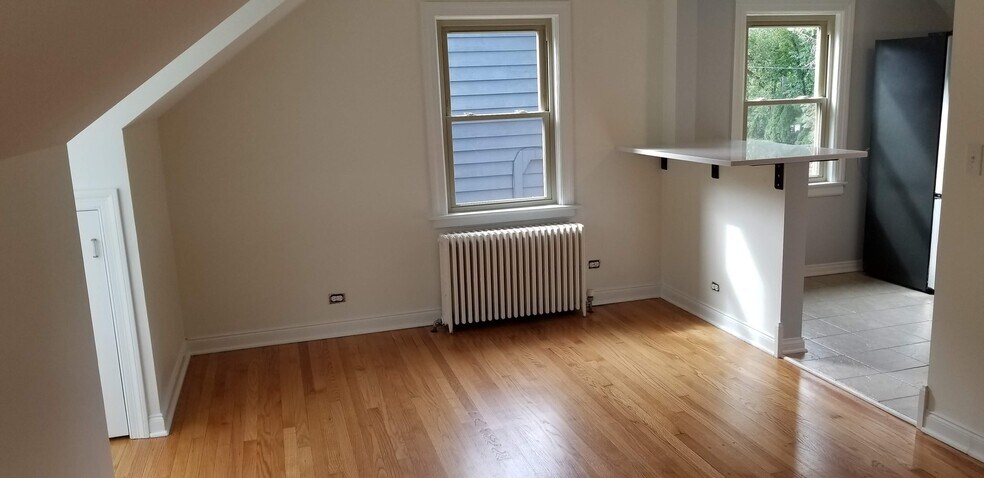 Unit 2 - 679 Park Ave W