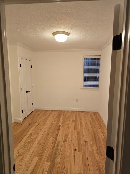 Building Photo - 120 Alden Ave NW