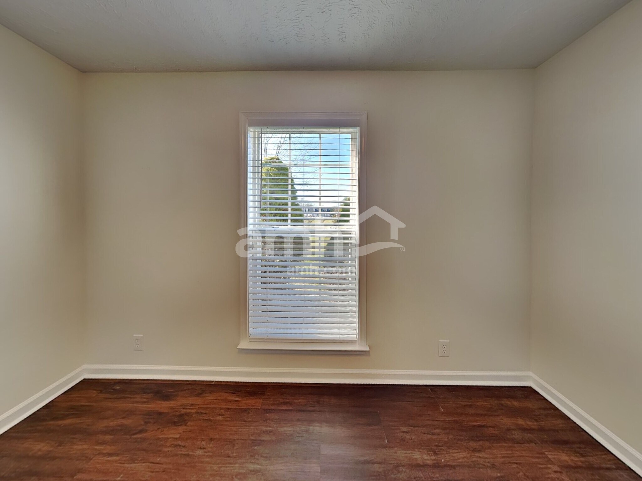 Building Photo - 651 Crescent Rd