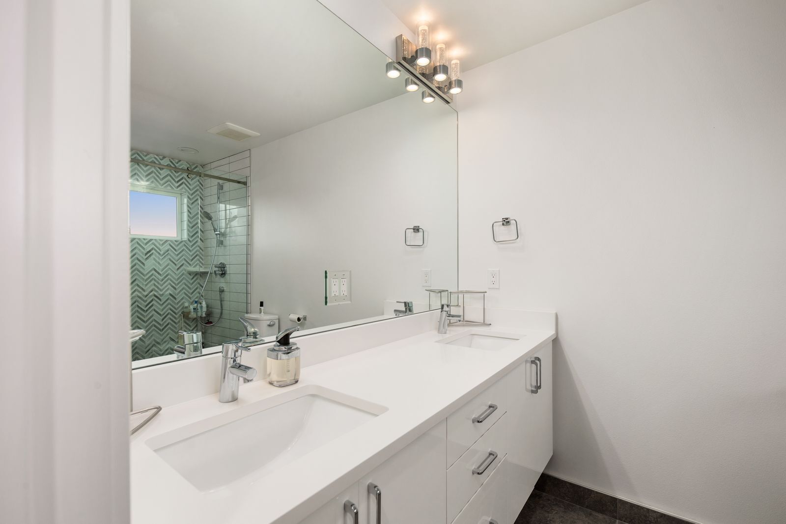 Building Photo - 4726 S Juneau St