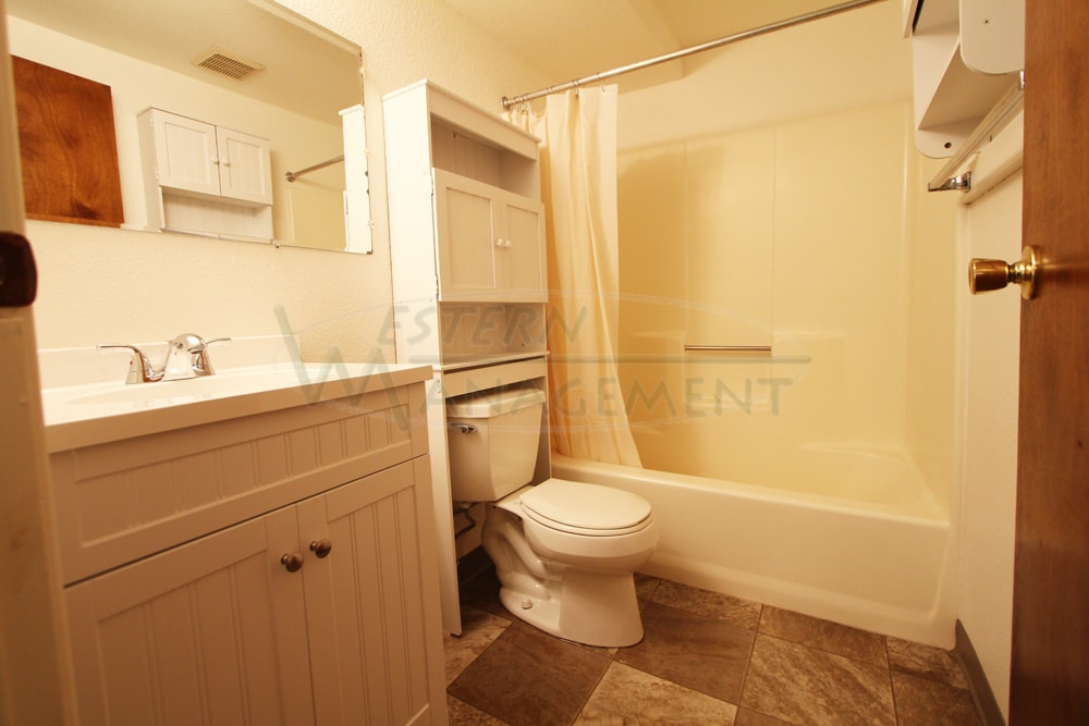 Bathroom - 937 N 17th St