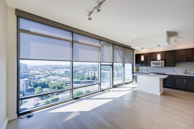 Building Photo - Beautiful 15th floor condo at TwelveTwelve