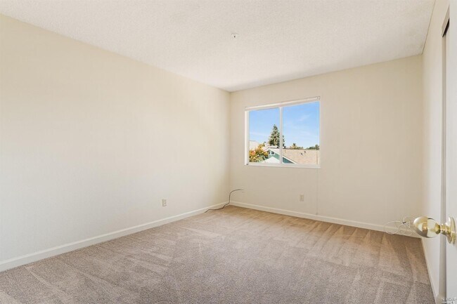 Building Photo - 7 Meridian Cir