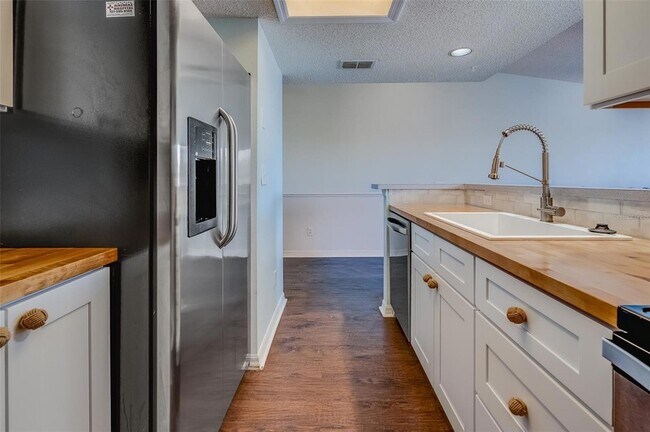 Building Photo - 508 Garland Cir