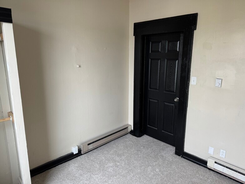 Building Photo - 313 S Penn St