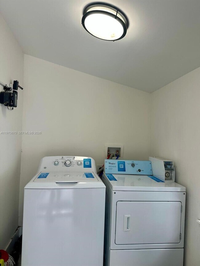 Building Photo - 1750 NE 144th St