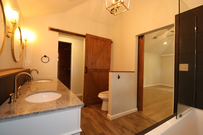 Building Photo - Gorgeous Home for Rent