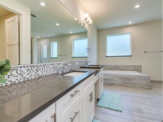 Building Photo - 6412 Carson Rdg