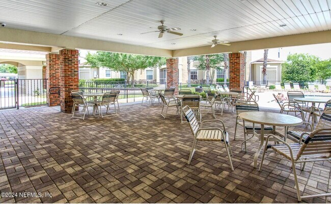 Building Photo - 7801 Point Meadows Dr