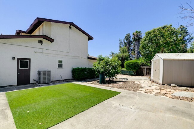 Building Photo - 1531 Sundale Rd
