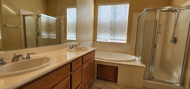 Building Photo - Beautiful Ideal Family Home: 3 Bedrooms, 2...