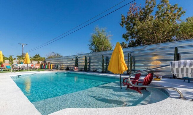 Building Photo - Pop Art Paradise- Pool, Spa, and Great Views
