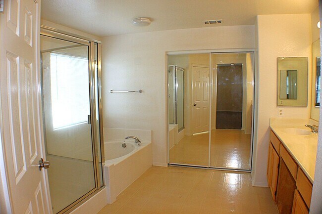 Building Photo - Moreno Valley Ranch, Spacious 4 Bedroom