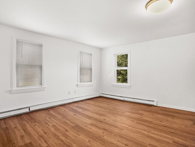 Building Photo - 500 Sport Hill Rd