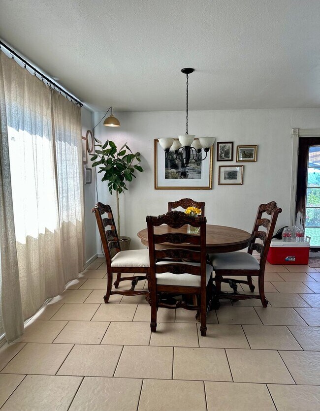 Building Photo - Charming 4 Bedroom Home w/ A/C in Security