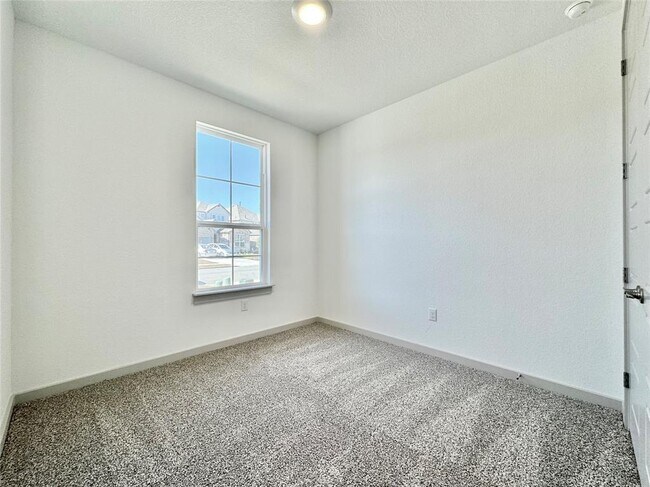 Building Photo - 500 Deerpath St