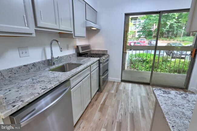 Building Photo - 1580 Moorings Dr
