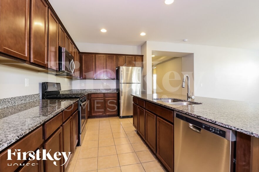 Building Photo - 18333 W Onyx Ave