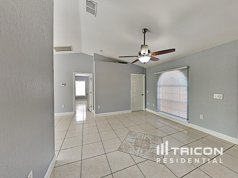 Building Photo - 871 Jarnac Dr
