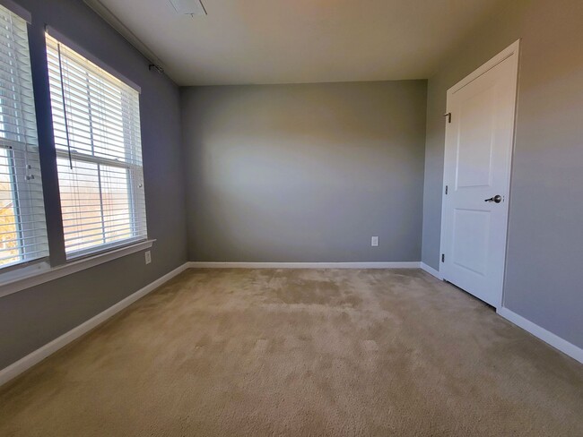 Building Photo - Large 2 story transitional in highly sough...