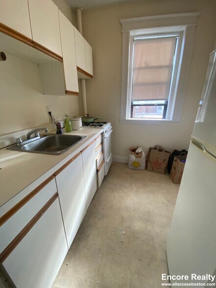 Building Photo - 1144 Commonwealth Ave