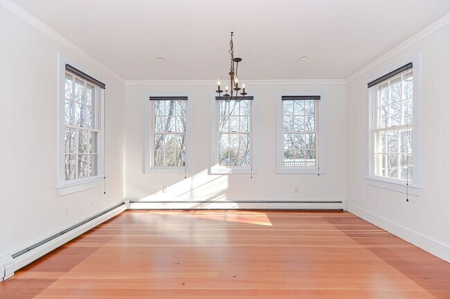 Building Photo - 139R Granite St