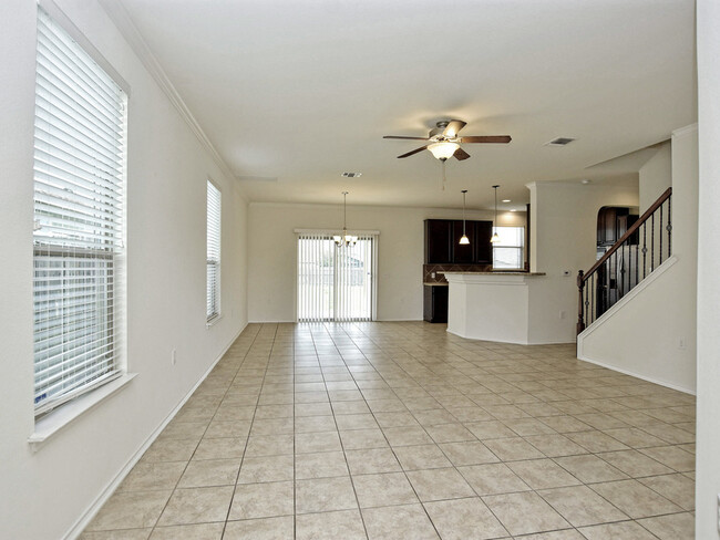 Building Photo - Inviting two story home in Berdoll Farms.